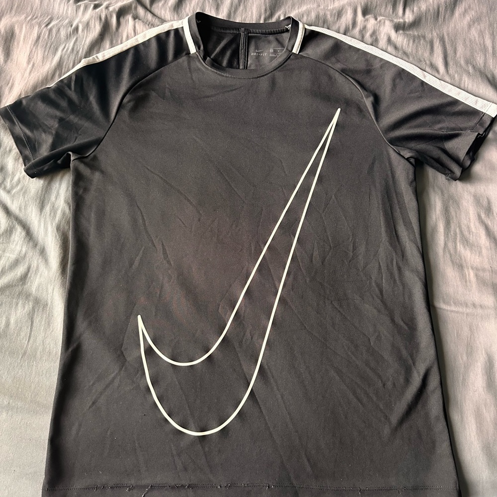 Large Nike shirt bundle - Picture 2 of 11